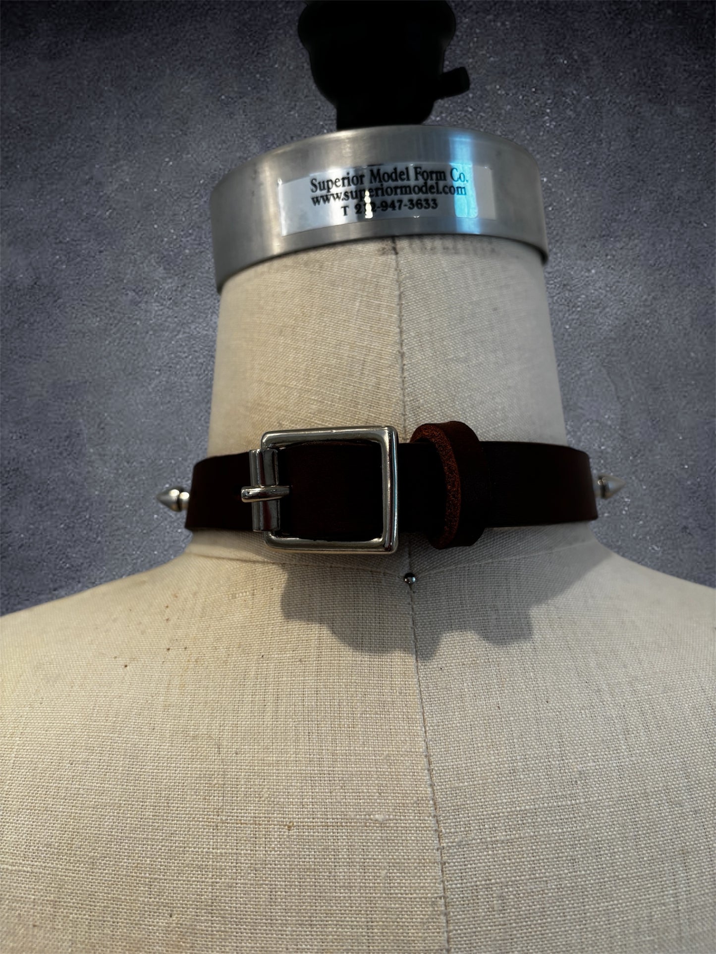 Small Spiked Choker (brown)